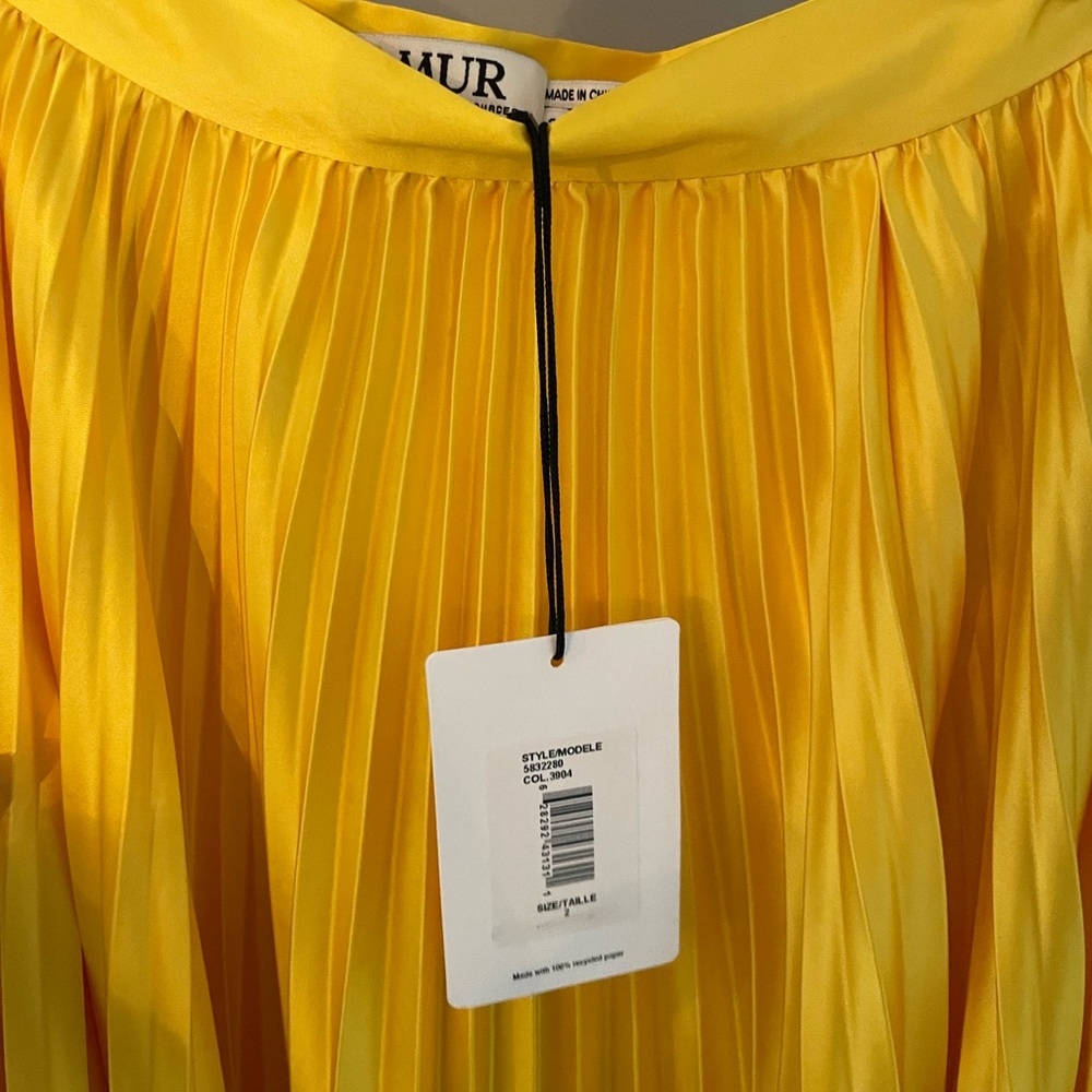 Amur NWT yellow pleated maxi skirt